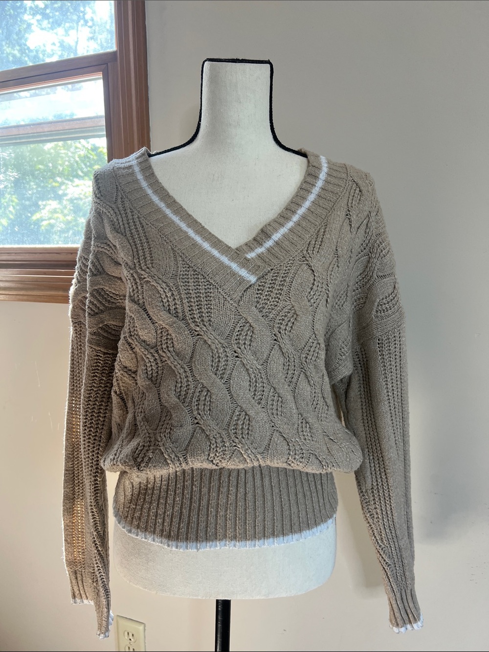 🦃Women's Taupe Cable-Knit V-Neck Sweater with Contrast Trim